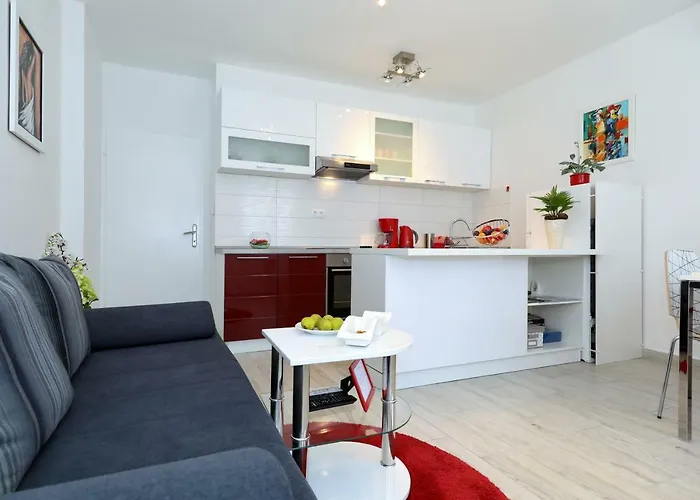 Apriori Apartments